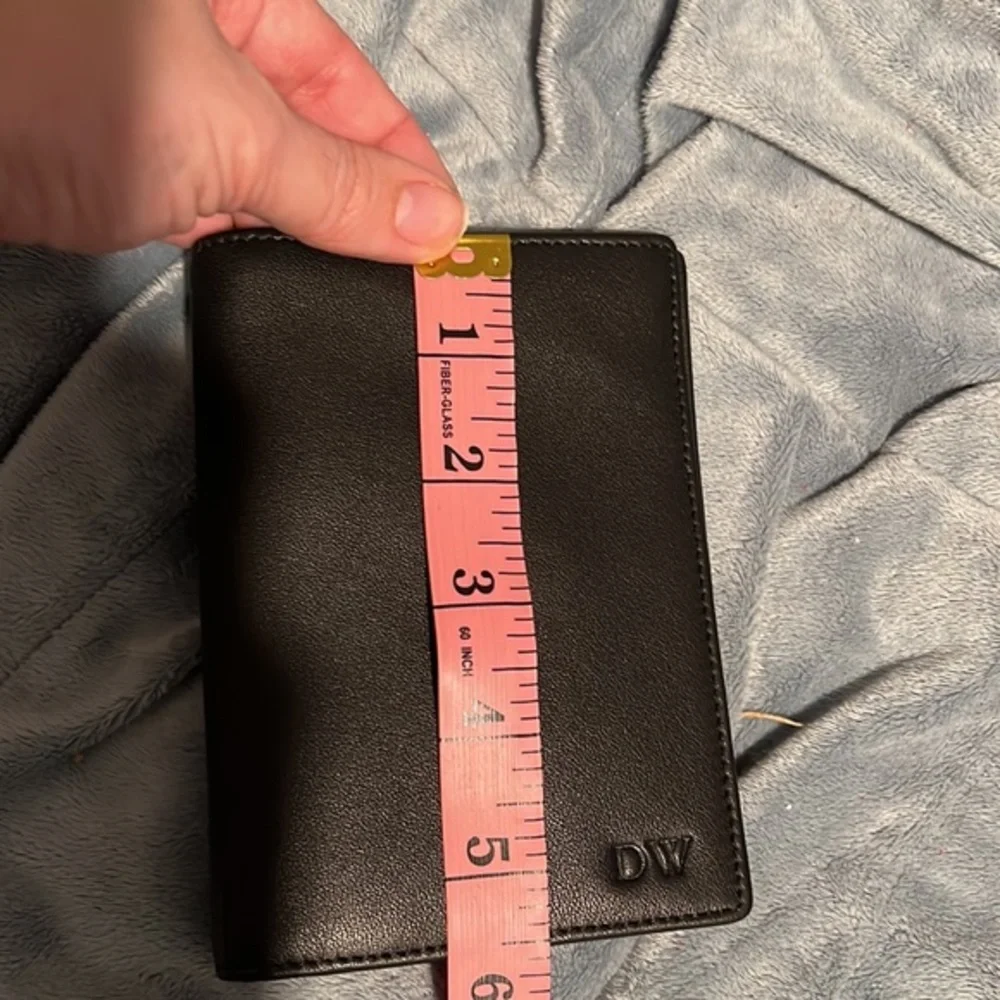 DW leatherworks passport holder‎ and luggage tag